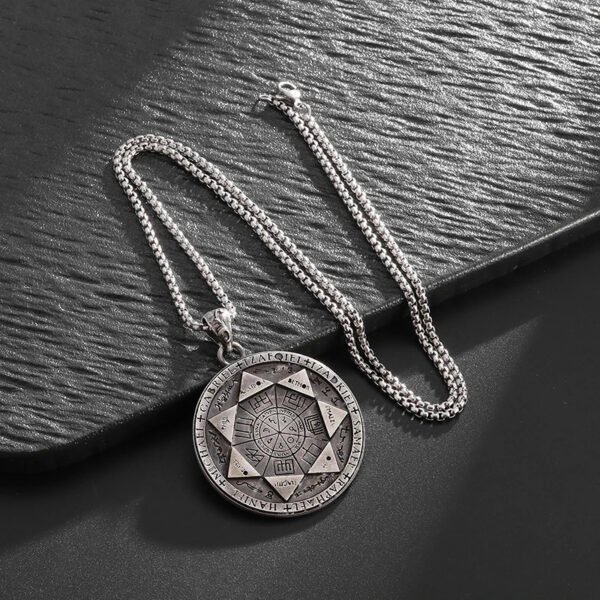 Environmentally Friendly Material Compass Pendant Necklace Stainless Steel Chain